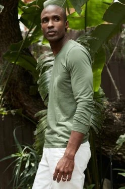 Velvet By Graham & Spencer SKEETER WHISPER CLASSIC CREW NECK TEE