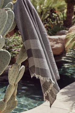 Velvet By Graham & Spencer BEACH THROW Womens