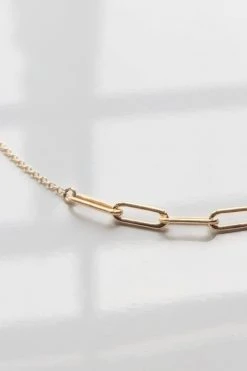 CORA NECKLACE BY THATCH Womens