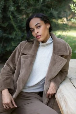 Velvet By Graham & Spencer Womens LINDA FAUX LUX FUR JACKET