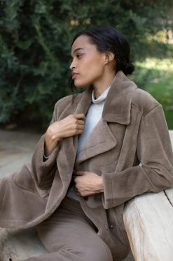 Velvet By Graham & Spencer Womens LINDA FAUX LUX FUR JACKET