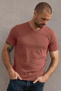Velvet By Graham & Spencer Mens SAMSEN WHISPER CLASSIC V-NECK TEE