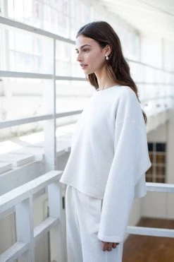 Velvet By Graham & Spencer ARISSA CROPPED SWEATSHIRT