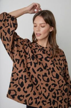 Velvet By Graham & Spencer ARABELLE PRINTED SWEATSHIRT Womens