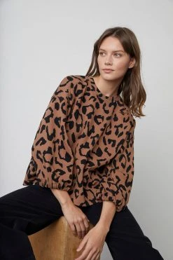 Velvet By Graham & Spencer ARABELLE PRINTED SWEATSHIRT Womens