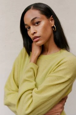 Velvet By Graham & Spencer Womens BRYNNE CASHMERE CREW NECK SWEATER