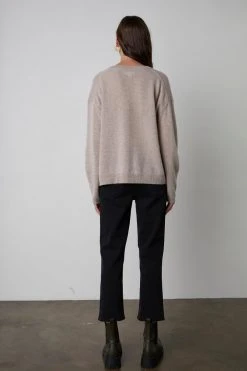 Velvet By Graham & Spencer Womens ABBIE V-NECK CASHMERE SWEATER