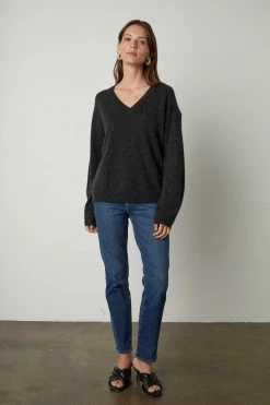 Velvet By Graham & Spencer Womens ABBIE V-NECK CASHMERE SWEATER