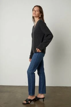 Velvet By Graham & Spencer Womens ABBIE V-NECK CASHMERE SWEATER