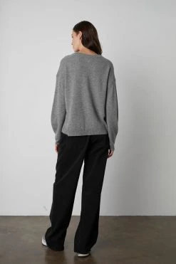 Velvet By Graham & Spencer BRYNNE CASHMERE CREW NECK SWEATER