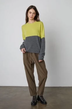 Velvet By Graham & Spencer Womens NORA CASHMERE CREW NECK SWEATER