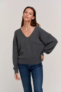 Velvet By Graham & Spencer Womens BELINDA V-NECK SWEATER
