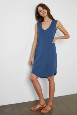 Velvet By Graham & Spencer Womens JANNA SCOOP NECK TANK DRESS