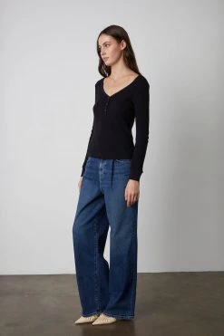 Velvet By Graham & Spencer Womens HILARY COTTON THERMAL HENLEY