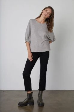 Velvet By Graham & Spencer Womens MAKAYLA CREW NECK PULLOVER