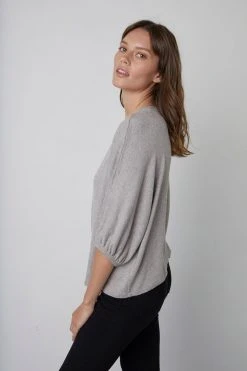 Velvet By Graham & Spencer Womens MAKAYLA CREW NECK PULLOVER