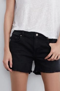 Velvet By Graham & Spencer Womens CINDY FRAYED HEM BOYFRIEND SHORTS