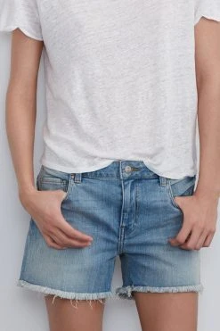Velvet By Graham & Spencer Womens CINDY FRAYED HEM BOYFRIEND SHORTS