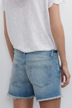 Velvet By Graham & Spencer Womens CINDY FRAYED HEM BOYFRIEND SHORTS