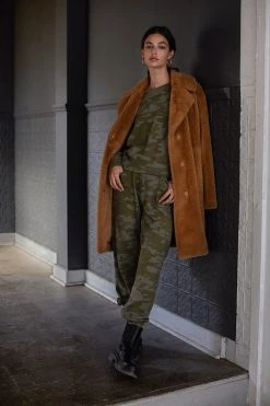 Velvet By Graham & Spencer Womens EVALYN LUX FAUX FUR COAT