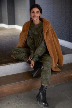 Velvet By Graham & Spencer Womens EVALYN LUX FAUX FUR COAT