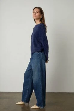 Velvet By Graham & Spencer Womens RAY CREW NECK SWEATER