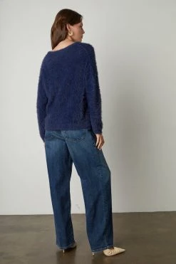 Velvet By Graham & Spencer Womens RAY CREW NECK SWEATER