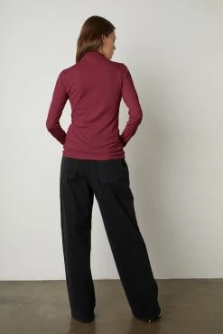 Velvet By Graham & Spencer TALISIA GAUZY WHISPER FITTED MOCK NECK TEE