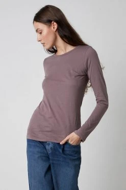 Velvet By Graham & Spencer Womens ZOFINA GAUZY WHISPER FITTED CREW NECK TEE