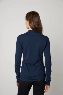 Velvet By Graham & Spencer Womens TALISIA GAUZY WHISPER FITTED MOCK NECK TEE