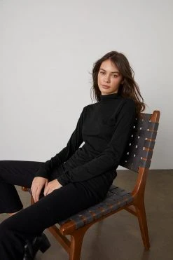 Velvet By Graham & Spencer Womens TALISIA GAUZY WHISPER FITTED MOCK NECK TEE