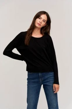 Velvet By Graham & Spencer Womens FIONA POCKET TEE