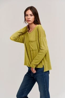 Velvet By Graham & Spencer Womens FIONA POCKET TEE
