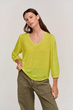 Velvet By Graham & Spencer Womens GINA V-NECK TEE