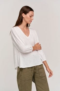 Velvet By Graham & Spencer Womens GINA V-NECK TEE