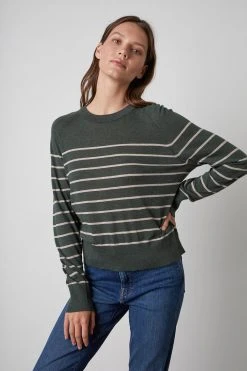 Velvet By Graham & Spencer Womens ALICIA CREW NECK SWEATER