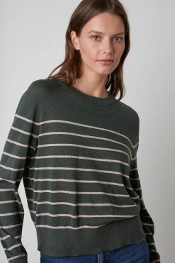 Velvet By Graham & Spencer Womens ALICIA CREW NECK SWEATER
