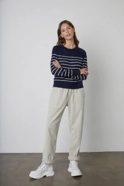 Velvet By Graham & Spencer Womens ALICIA CREW NECK SWEATER