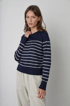 Velvet By Graham & Spencer Womens ALICIA CREW NECK SWEATER