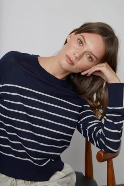 Velvet By Graham & Spencer Womens ALICIA CREW NECK SWEATER