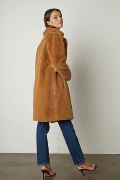 Velvet By Graham & Spencer Womens EVALYN LUX FAUX FUR COAT