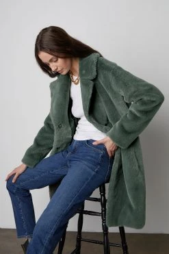 Velvet By Graham & Spencer Womens EVALYN LUX FAUX FUR COAT