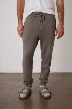 Velvet By Graham & Spencer Mens CROSBY LUXE FLEECE JOGGER 28 Velvet By Graham & Spencer Mens CROSBY LUXE FLEECE JOGGER