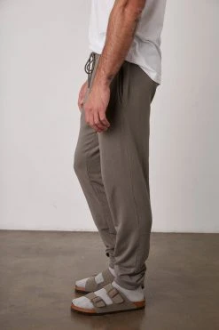 Velvet By Graham & Spencer Mens CROSBY LUXE FLEECE JOGGER 29 Velvet By Graham & Spencer Mens CROSBY LUXE FLEECE JOGGER