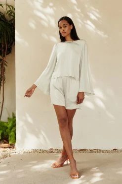 Velvet By Graham & Spencer Womens MAE BELL SLEEVE BLOUSE