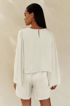 Velvet By Graham & Spencer Womens MAE BELL SLEEVE BLOUSE