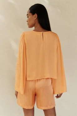 Velvet By Graham & Spencer Womens MAE BELL SLEEVE BLOUSE