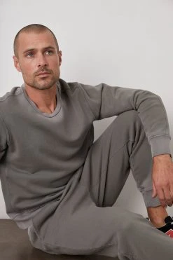 Velvet By Graham & Spencer Mens MATTS OMBRE FLEECE SWEATSHIRT