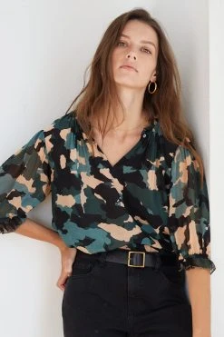 Velvet By Graham & Spencer ULI 3/4 SLEEVE BLOUSE Womens