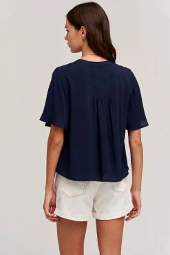 Velvet By Graham & Spencer Womens JAYCEE SPLIT NECK BLOUSE